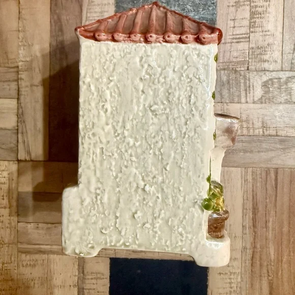 Otagiri Kitsch Ceramic Balcony Serenade with Musician - Picture 2 of 5